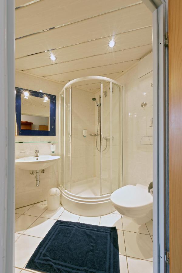 Garni-Hotel Goldenes Lamm Dudenhofen Room photo